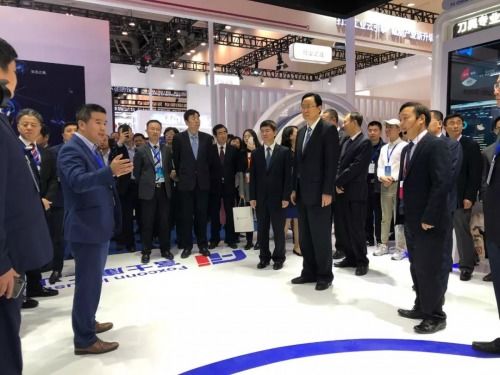 工業(yè)富聯(lián)打卡蘇州 硬核科技閃耀產(chǎn)業(yè)互聯(lián)與數(shù)字經(jīng)濟(jì)大會(huì)